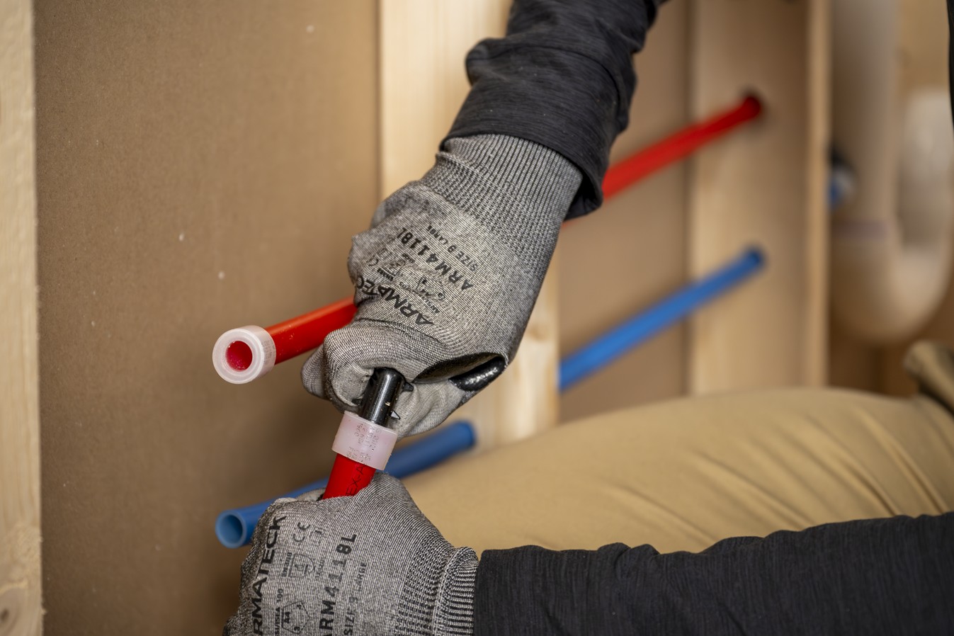 Connecting PEX Pipes
