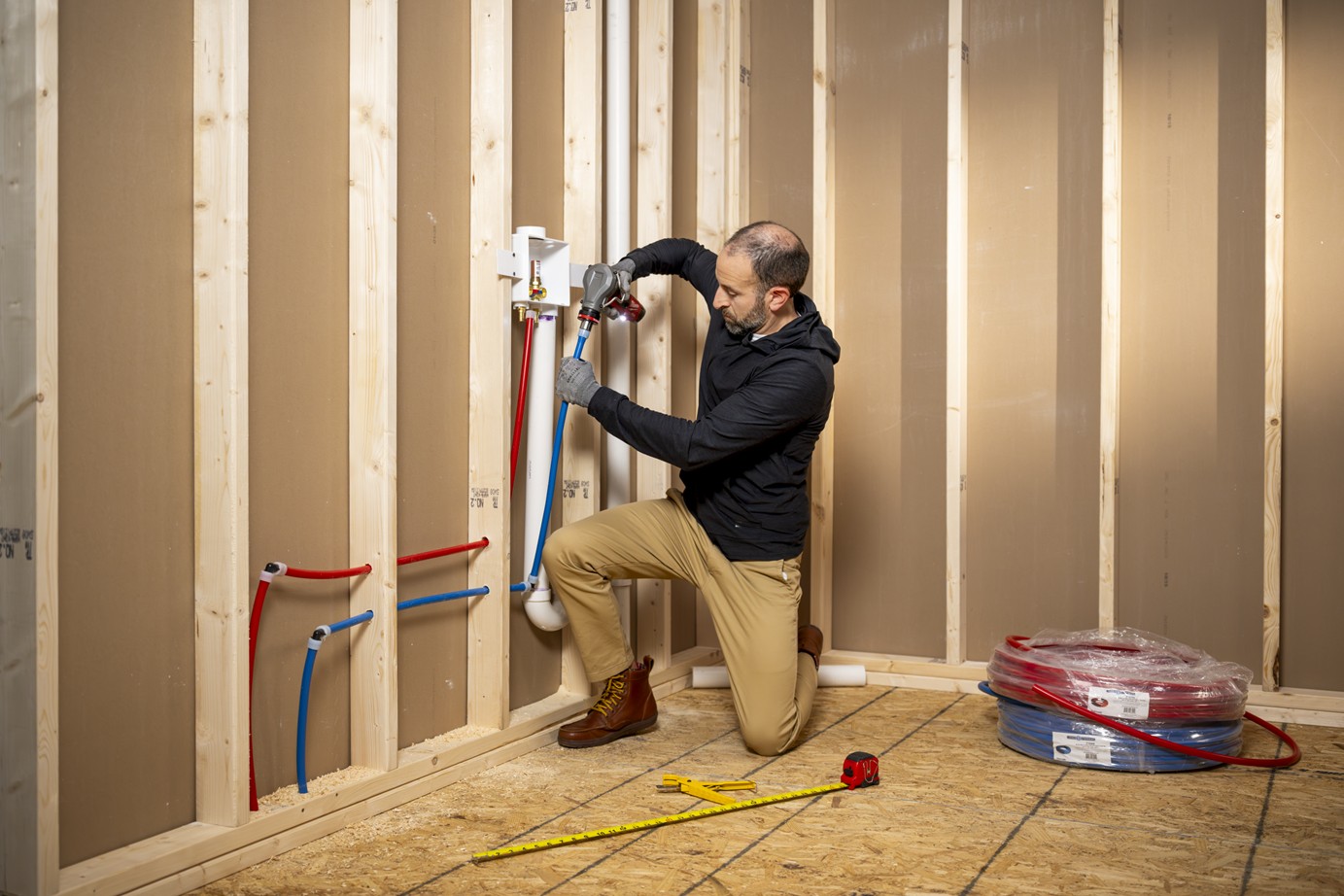 Connecting PEX Pipes